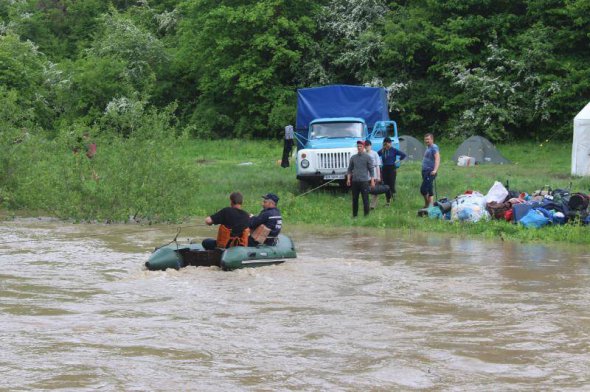 На Хмельниччині рятувальники евакуювали більше 200 учасників чемпіонату із туризму 