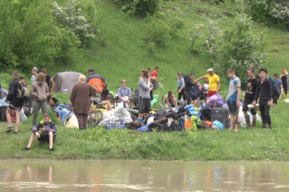 В Хмельницкой области спасатели эвакуировали более 200 участников чемпионата по туризму
