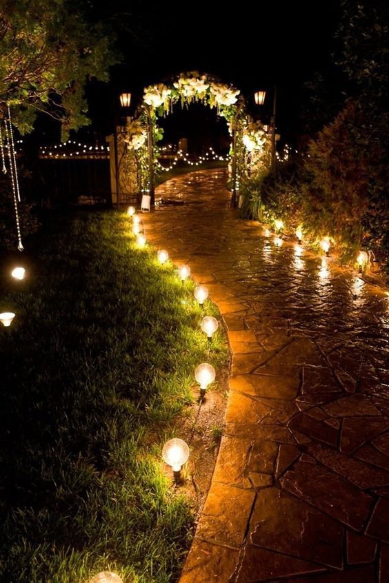 Светильники создают в саду волшебную атмосферу, которая вдохновляет и способствует расслаблению.