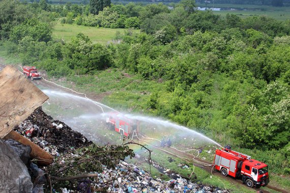 Спасатели потушили пожар на полтавском свалке