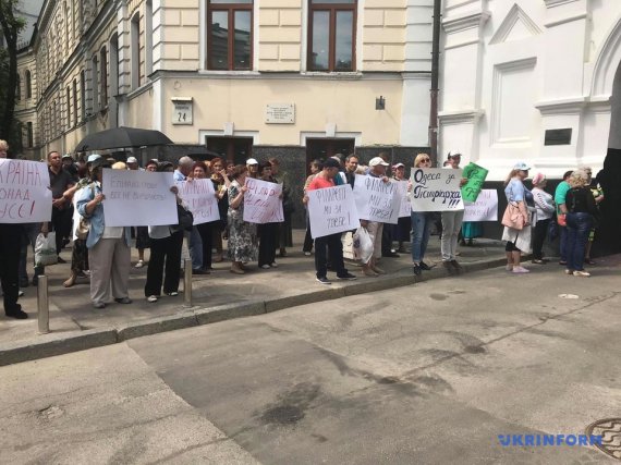 Проходит митинг в поддержку патриарха Филарета