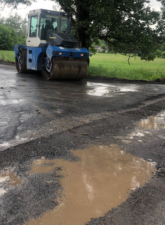 У Нехворощі Новосанжасрького району на Полтавщині ремонтують дороги