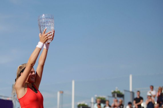 Украинка Даяна Ястремская выиграла турнир по теннису в Страсбурге. Фото: Twitter & Facebook