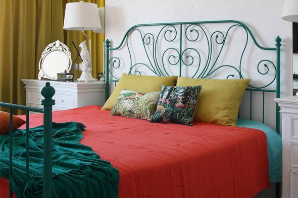 В интернет-магазине "Taburetka" можно приобрести кровать, обеденный стол и стулья в арендованную квартиру