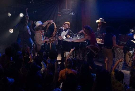 Співака Елтона Джона в біографічному фільмі "Рокетмен" грає Тарон Еджертон