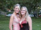 Блейк Лайвлі з подругою на випускному