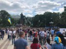 Люди держали плакаты с портретами и фамилиями тех, кого незаконно заключила преступная российская власть