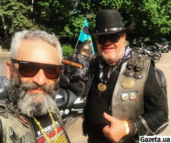 Дмитрий Петрухин, который проехал вокруг света на мотоцикле, давно дружит с Ашотом Арушановым