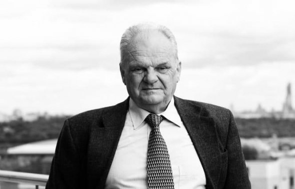 Толмачов брав участь у розробці та створенні практично всіх літаків серії Ан