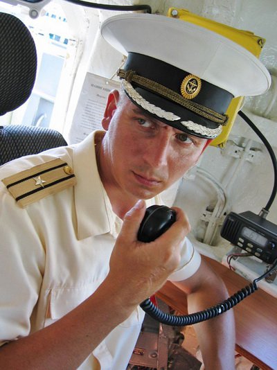 Командовал кораблем "Поворино" капитан 3-го ранга Евгений Шилов.