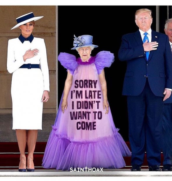 "Вибачте, я спізнилася. Не хотіла приходити" - напис на сукні