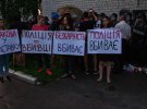 Митинг под райотделом полиции в Переяславе Хмелньикому Киевской области. Участники требовали наказать убийц 5-летнего Кирилла Тлялова, которого застрелили 31 мая
