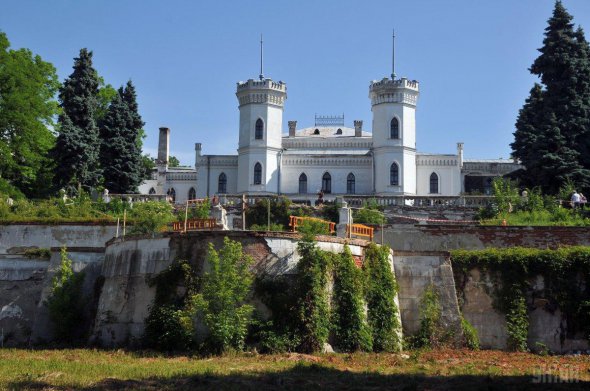Шаровский дворец является одним из самых красивых дворцово-парковых комплексов Украины