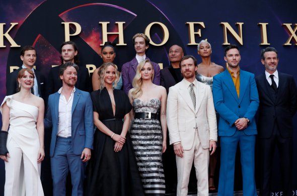 Голливудские актеры побывали на премьере фантастической ленты "Люди Икс: Темный феникс"