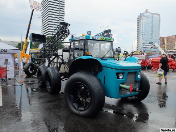 Самохідний обприскувач “Водолій” українського виробництва