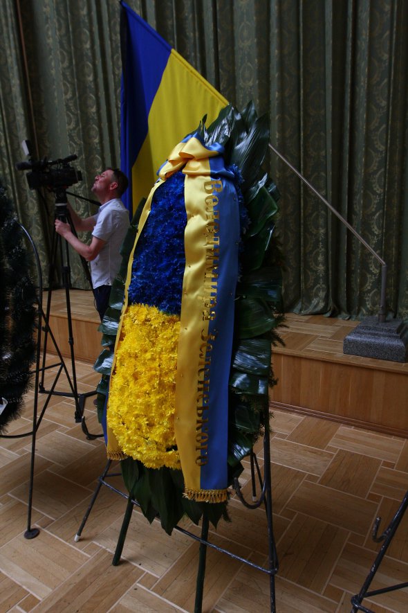 На прощання із Юрієм Мушкетиком принесли вінок від президента Володимира Зеленського