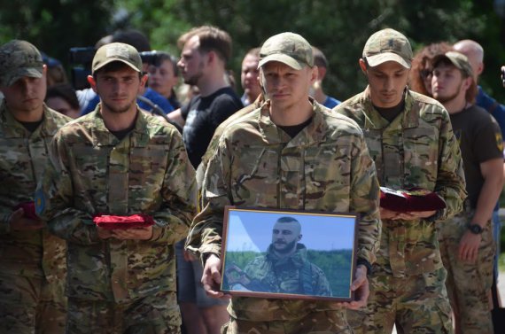 В Полтаве прощались с погибшим бойцом Дмитрием Пруглом