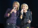 Олег Винник с женой Таисией Сватко выступают на концерте