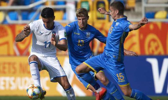 Захисники збірної України змогли стримати грізних форвардів Італії  Джанлуку Скамакку та Андреа Пінамонті