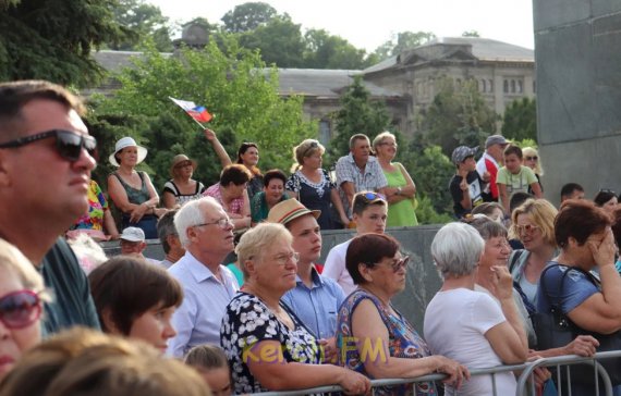 У мережі показали фото зі святкування "Дня Росії" в окупованій Керчі