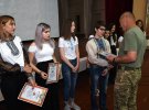 Школярі подарували львівським десантникам інсталяцію бою за Луганський аеропорт