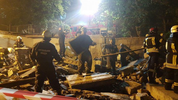 Внаслідок вибуху на вул. Тургенівська, 16 були зруйновано три гаражі і газову трубу