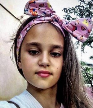 Дарина Лук’яненко із селища Іванівка на Одещині зникла дорогою на танцювальний гурток 13 червня. Була в білій футболці з рожевим фламінго