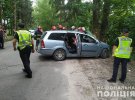 В Тернополе водитель автомобиля Ford Focus не справился с управлением и врезался в дерево. Погиб вместе с пассажиром. Еще один мужчина в больнице