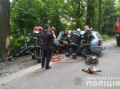 У Тернополі водій автомобіля Ford Focus не впорався з керуванням та врізався у дерево.   Загинув разом із пасажиром. Ще один чоловік у лікарні