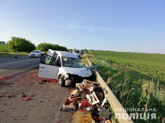 У Немишлянському районі Харкова  лоб у лоб зіткнулися  "ГАЗ" та Volkswagen.  Водій останнього втратив руку