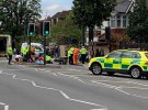На улице Upper Richmond Road мотоциклист наехал на бабушку
