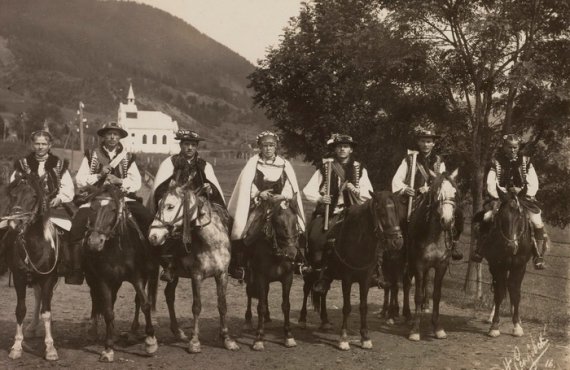 Показали світлини гуцулів 1920-х Миколи Сєньковського