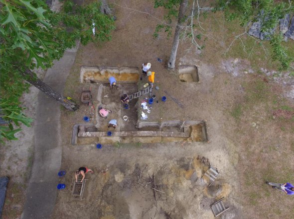 Археологи раскопали колониальную таверну и бордель XVIII в.