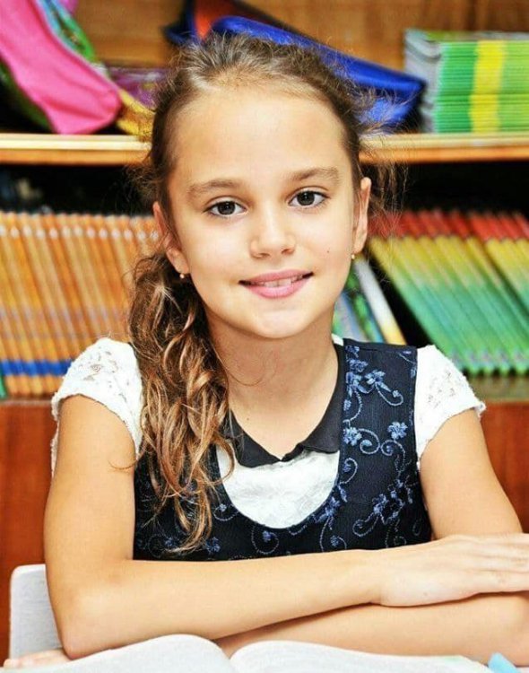 11-річна Дарина Лук'яненко із селища Іванівка на Одещині зникла 13 червня дорогою до школи. За тиждень її тіло знайшли у вигрібній ямі в дворі односельця