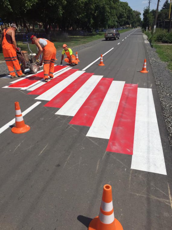 У Ланнівській ОТГ нанесли розмітку і встановили дорожні знаки