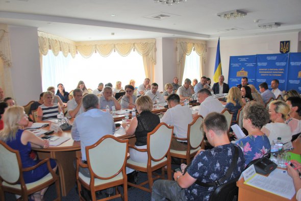 Комитет Верховной Рады Украины по вопросам семьи, молодежной политики, спорта и туризма просит Кабмин принять ряд решений, направленных на защиту права ребенка на жилье