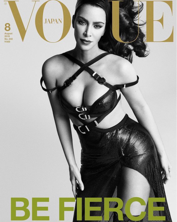 Ким Кардашьян украсила сразу 3 обложки августовского номера японского Vogue