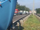 На в'їзді до Києва з боку Житомирської траси зіткнулися дві фури. 30-річний  водій однієї з них загинув