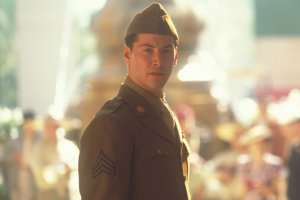 Ривз в роли ветерана Второй мировой войны из фильма 1995 года "Прогулка в облаках"