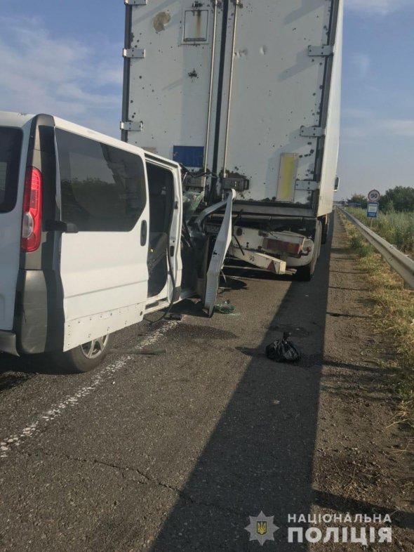 На трассе Киев – Одесса столкнулись микроавтобус и грузовой автомобиль. 7 человек в больнице
