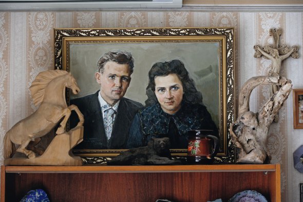 Портрет Анатолія і Євдокії Дімарових намалював із фотографії товариш у 1950-х. Подружжя прожило у шлюбі 65 років. Анатолія Андрійовича не стало 29 червня 2014-го