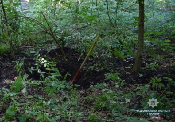 В Турковичах на Ровенщине нашли тело 47-летнего мужчины. Был в розыске от 7 июня. Его убил и закопал в лесополосе пасынок