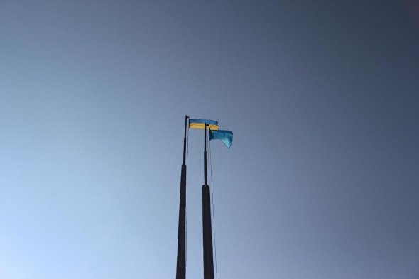 В Украине проводят акцию - "Два флага - одно государство"