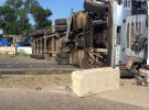 На 65-м километре автотрассы Киев - Одесса произошла авария с участием грузовика Renault Magnum 480 и внедорожника BMW X3
