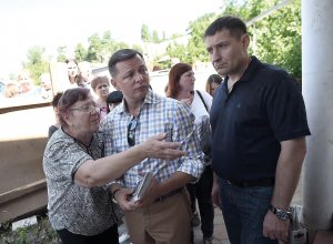 Лідер Радикальної партії Олег Ляшко вважає, що президент повинен зробити все, щоб українці мали гроші та можли­вості забезпечувати родини. Про це спілкується із громадянами під час поїздок країною