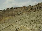 Пергам - античный город в Турции, в 26 км от Эгейского моря. Построенний греками в 12 в. до н.э. на высоте более 1000 м. Окруженное системой озер с одной стороны, и крутым склоном с другой. Был неприступным для врага.