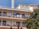 Прапор висів на балконі номеру української групи