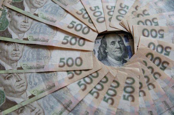 Курс доллара падает. ФОТО: УНИАН