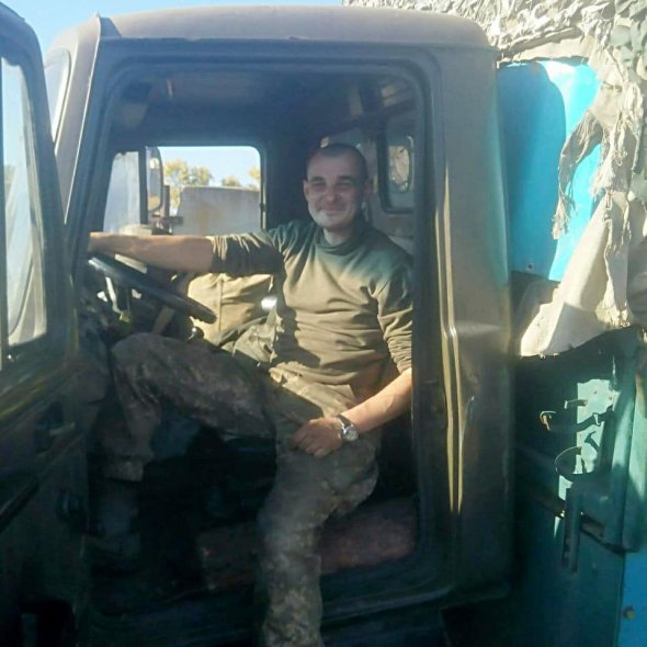 Максим Горянов був водієм камазу. Він та щє та 7 бійців бійців  43 підрозділу медичної служби військової частини "Патріот" 22 травня потрапили в полон