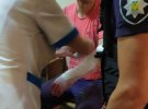 В Краматорске Донецкой области мужчина пытался покончить с собой. И нанес себе около 20 порезов на глазах и у посетителей больницы и медиков